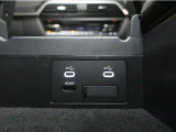 アームレスト内部充電ポート HDMI