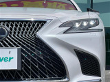 【三眼フルLEDヘッドランプ】ヘッドライトの高さを乗車人員による沈み込みを感知して自動で調整します!機能には限界があるためご注意ください。