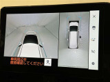 パノラミックビューモニターを装備。駐車場や交差点でクルマを真上から見るように周囲を確認できます。機能の詳細は販売店スタッフまでおたずねください。