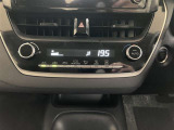 オートエアコンなので車内で快適に過ごせます。