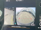 【フロント&サイドカメラ】ドライバーから見にくい死角部分を映像で確認できる前方と左側面にカメラを装着。見通しがきかない場所や住宅密集地などを運転することが多い人におすすめの安心装備です。