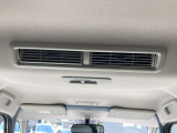 ☆リアシーリングファン☆空気を循環し後部座席にもしっかり温度の調節が行えますのでお子様やご家族の方も快適にお過ごしいただけます♪