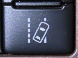 車線逸脱警報装置を装備しております。