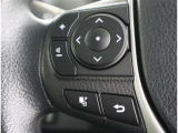 左側に音量調整、チャンネル切替、携帯電話通話オンオフのボタンがついてますので、運転中でも安心して操作が出来ます。