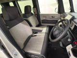 前席の画像です。是非運転席に座っていただき視界等をご確認ください。