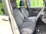 運転席まわりには十分なスペースがあり、大柄な方でもゆったり運転していただける環境です。