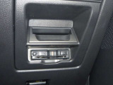 【ETC車載器】ビルドイン型で見た目もすっきりです!運転席の足元にございます。料金所での手間を解消します。通行券を取る際幅寄せに気を使う必要もありません。