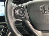 ステアリングにオーディオ操作スイッチが付いています。オーディオ画面に直接タッチしなくても操作が出来ますので、運転に集中できます。
