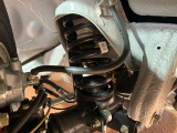 お車を安心してお乗りいただく為には、足回りの定期点検が欠かせません。サービスサポート(有償保証)では無料点検もご提供しており、安心のカーライフをお過ごしいただけるサポート体制が整っています。