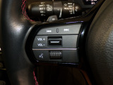 【ステアリングリモコン】ステアリングにオーディオ調節可能なスイッチが装備されていますので運転中でも視線をそらさずにオーディオの調節が可能です!