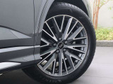 ●オシャレは足元からといいますが、車も同じく足元のエレガンスさで全体のイメージが変わります。