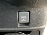 アクセサリーソケットを装備。車内アクセサリーの電源として便利です。
