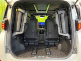 普段のお買い物や通勤、送迎等に十分な荷室スペースを確保しております。セカンドシートを倒すと、大きな荷物の積載も可能です♪