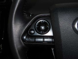 【ステアリングスイッチ】運転中に視線を前に向けたまま画面の操作できます。
