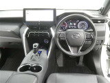 運転席からの視界はこんな感じです☆お気軽にご来店いただき、実際に座って是非お確かめください。ドライバーに寄り添う快適な操作フィールをもたらすステアリングです。
