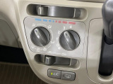寒い冬も暑い夏も全席に快適な空調を届けてくれる、ダイヤル式エアコンを装備♪