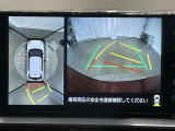【パノラミックビューモニター】専用のカメラにより、上から見下ろしたような視点で360度車の周囲を確認することができます。