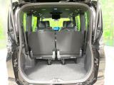 普段のお買い物や通勤、送迎等に十分な荷室スペースを確保しております。セカンドシートを倒すと、大きな荷物の積載も可能です♪