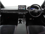 ◆インテリアパネル◆視界広々で非常に運転しやすくロングドライブでも疲れを感じさせないすっきりとまとまったインパネ周りです。