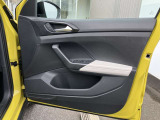 デザインパッケージ装着車!専用のデザインアクセントがT-Crossの個性的なスタイルをさらに引き立てます。お洒落に乗りたい方にもおすすめです。
