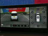 車両周辺の状況を、3次元空間的に表示し、周囲の状況を直感的に確認できる3Dビューです!車の周囲がぐるっと見えるので、安心して発進できます!