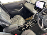 運転席と助手席の間のセンターコンソールにカップホルダー2つあります(^^♪