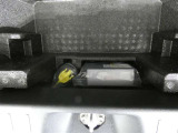 スペアタイヤレス車です。応急セットを搭載しております。