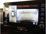 後方の見える安心をお届けするバックモニター付:バックするときのアシストラインもあって楽々バック!車庫入れや縦列駐車をサポートし、苦手な駐車も安心です!今やもう手放せない装備ですネ♪