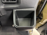 【運転席ドリンクホルダー】
