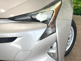 【LEDヘッドライト】悪天候や夜間走行時も良好な視界を確保し安心して運転できる高輝度LEDヘッドライトを装備!点灯速度が早く、消費電力も抑えられています。