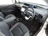 シンプルで使いやすいデザインの運転席です。