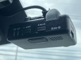 【ドライブレコーダー】走行中の映像を記録します。事故などのトラブル時に確認ができ、証拠映像としても役に立つだけでなく、危険運転などの抑止にも効果があります。