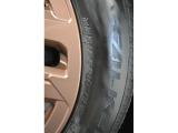 タイヤサイズは225/55R18です