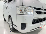 明るいライトが夜道を明るく照らしてくれます。 運転する上で、道路状況をいかに早く認識できるか重要なポイントです。 白色光が暗い道も明るく照らしてくれますよ。