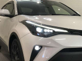LEDヘッドライトです。デザイン性がよくとても明るいので、夜間の走行や悪天候でも安心です。しかも長寿命!