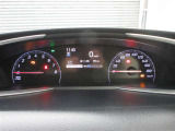 運転席のメータパネル類は常に視界に入る場所ですので、大事なチェックポイントです。ぜひ実際にご乗車ください。