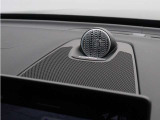 【Bowers&Wilkins ハイフィデリティ・オーディオシステム】精密にチューニングされたHi-Fiスピーカーと、革新的なフレッシュエア・サブウーファーを搭載。臨場感あふれるサウンドを届けます。