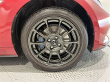 タイヤサイズは(195/50R16)で純正アルミホイールです