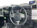 運転席まわりです。 各操作スイッチは使いやすい位置に配置されてます。
