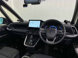 運転席まわりです。 各操作スイッチは使いやすい位置に配置されてます。