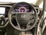 ハンドルにHondaセンシング系のクルーズコントロールやレーンキープアシストなどのスイッチが装備されています。ハンドルから手を離さず安全に操作できます。