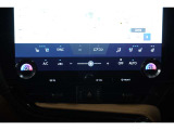 ドライバーが運転操作に集中できるコックピット思想、「タズナコンセプト」が取り入れられたインテリアとなっています