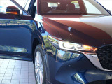 アダプティブLEDヘッドライト カメラや車速センサーと連動して、ハイ、ロー、ワイドローのLEDライトを常に最適な配光に自動制御する優れものです!