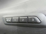 運転席のシートポジションを記憶・再現できるメモリー機能を搭載しています。