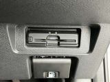 ETC車載器付きです♪高速道路をスイスイと通過!で、キャシュレス!クルマは料金所をノンストップで通過することができます☆