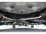 車両後方からの下回りです。マフラー防錆塗装や下回り防錆施工等も可能でございます。