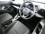 【運転席まわり】・・・ハンドルやシートなども隅々までクリーニング済み。キレイな車内でドライブがより一層快適にお楽しみいただけると思います。