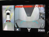 パノラミックビューモニター付きです。車両を上から見たような映像をディスプレイオーディオ画面に表示。運転席からの目視だけでは見にくい、車両周辺の状況をリアルタイムでしっかり確認できます。
