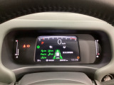 デジタル表示のスピードメーターと安全支援情報、燃費やオドメーターなどの表示の他に、ホンダセンシング機能などの表示もできる多機能なマルチインフォメーション・ディスプレイです。
