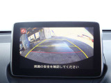 リアゲートの目立たない位置にバックカメラがあります。確認しづらい後方の障害物をバックモニターに表示されるのでより後方の視界の確保が可能です。